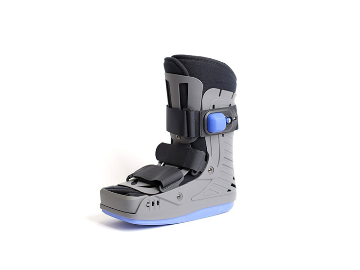 RECURA® Strider Short Air Walker
